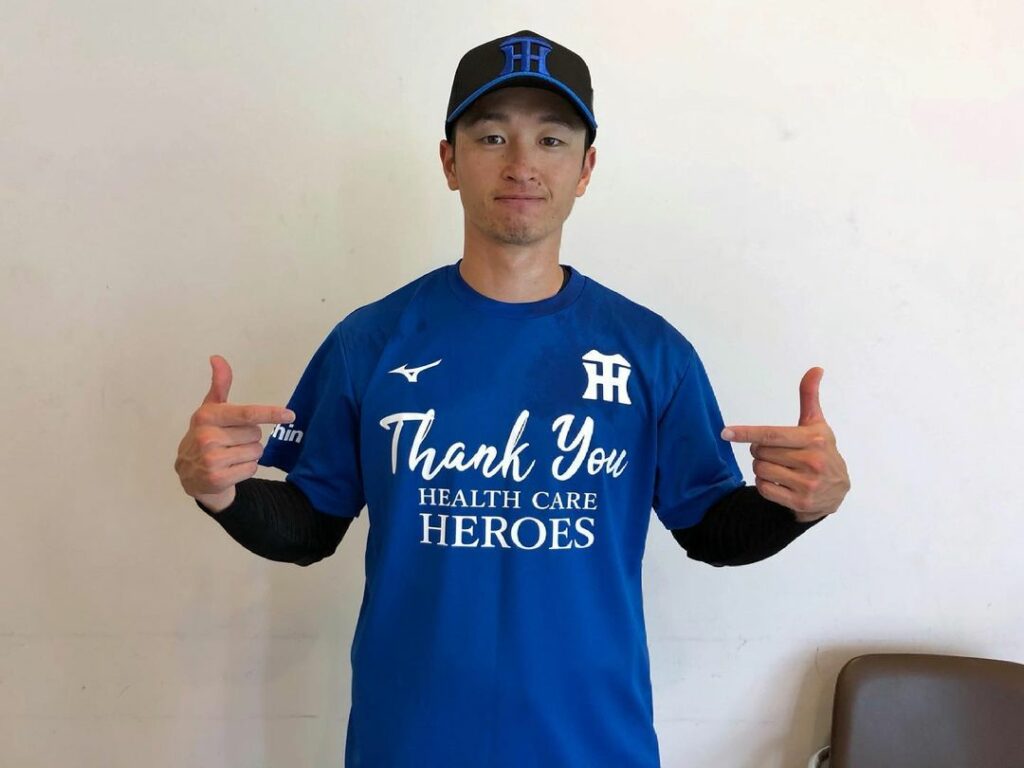 Hanshin-Tigers: 本日の対巨人戦は、タイガース選手会の発案により、第一線で新型コロナウイルスの対応をされている医療従事者の皆さまを称え、
少しでも力になりたいという想いから『HE…