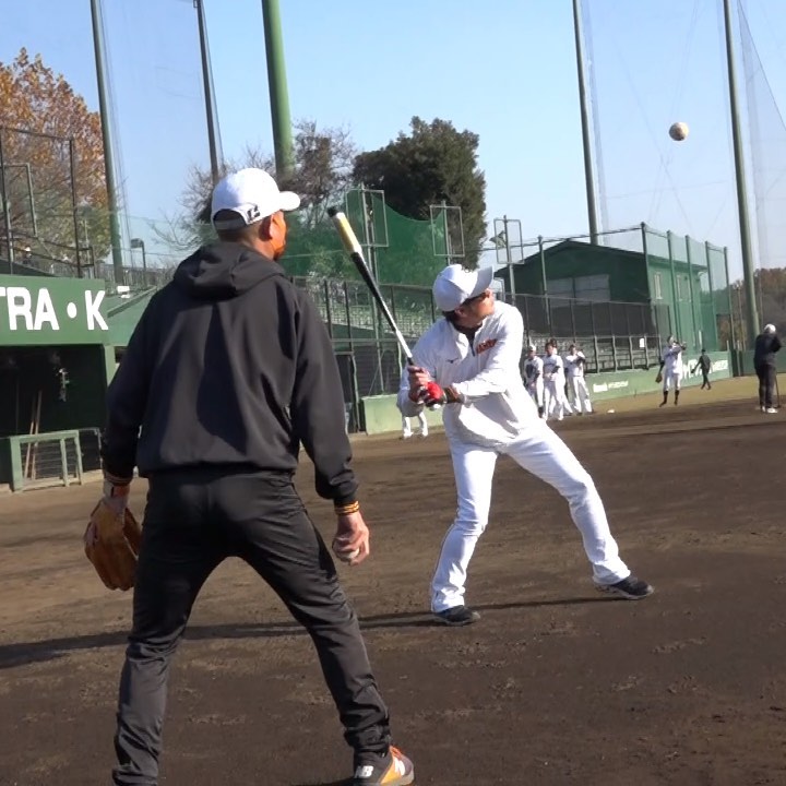 Yomiuri Giants ともに強く 亀井善行 コーチ 朝井秀樹 広報 キャッチャーフライ お願いします 上上上 キャッチャーしゃす 亀井さん あ いけたな 巨人 Npb Hub