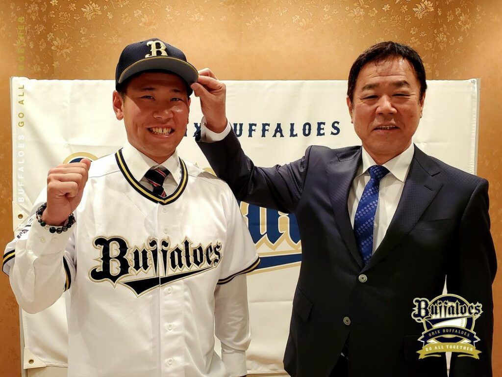 ORIX-Buffaloes: 本日福永選手の仮契約が行われました。
◇福永奨選手
「仮契約を終えて、改めてプロ野球選手になったと実感できました。
オリックスは今年優勝しましたし、素晴らしい…
