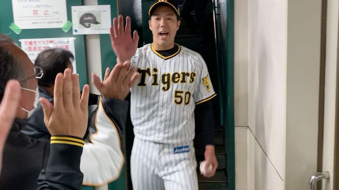 HanshinTigers 今日の勝利のハイタッチ! 勝利のハイタッチ 阪神タイガース イチにカケル!… NPB HUB HanshinTigers 今日の勝利のハイタッチ! 勝利のハイタッチ 阪神タイガース イチにカケル!… NPB HUB