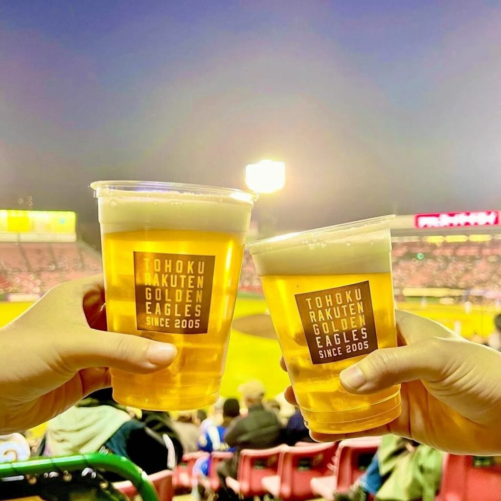 Tohoku-Rakuten-Golden-Eagles: スタジアムで飲むビールはうまい な、なんと!5月6月一軍試合開催日の【金曜日】 はビール半額 . 〜ボールパークで飲みましょう〜 仙台も徐々に気温が上がってく…