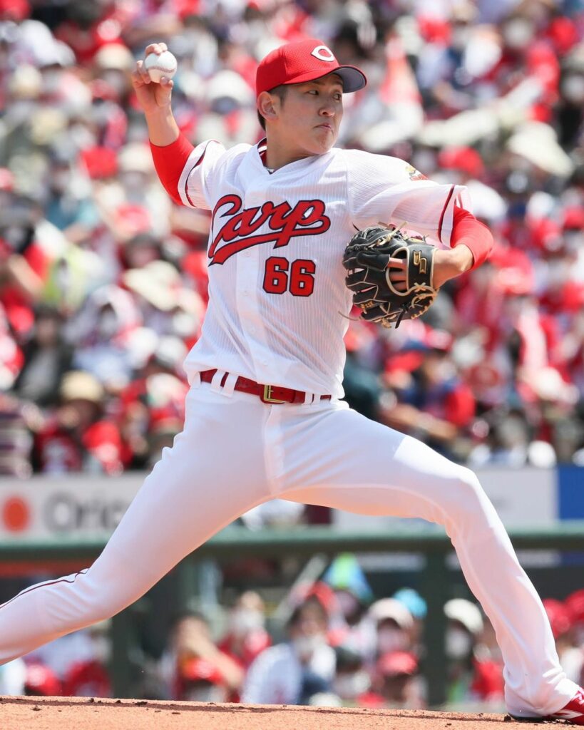 Hiroshima-Toyo-Carp: 横浜戦3戦目! 今日は母の日ということで選手は各々ピンクの野球用具を身につけて試合に臨みました 初回から連打、連打で一挙3得点 4回には、末包選手の豪快なグ…