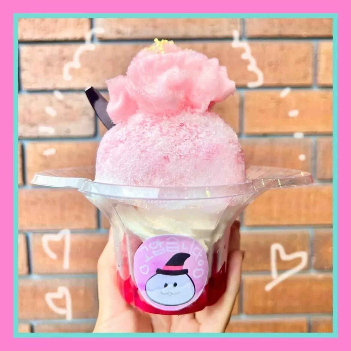 Tohoku-Rakuten-Golden-Eagles: . とってもかわいいかき氷 イチゴ味とマンゴー味の2種類 【販売店舗】 3塁側キッチンカーストリート ベリーズクレープ 各750円 ♡気になる中身は・・・…