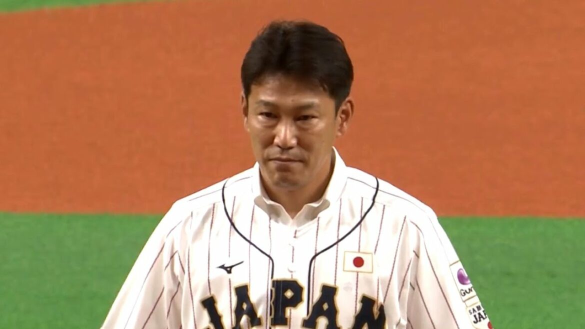 Pacific-League: 【死球スレスレ…!?】井端弘和さんが始球式でまさかの大暴投