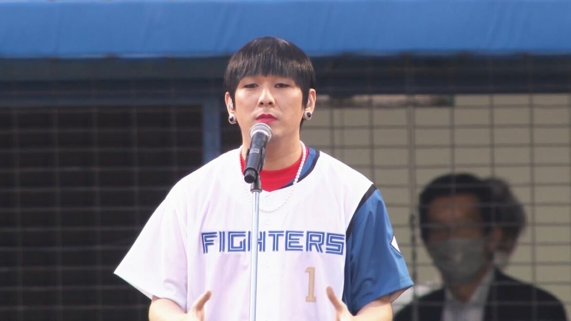 Pacific-League: 【超美声】Mr.シャチホコさんが試合前に国歌独唱!