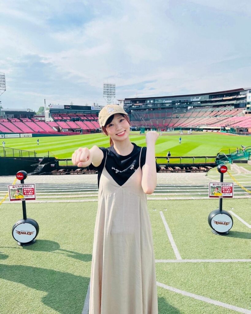 Saitama-Seibu-Lions: みなさんこんにちは! 夏生まれのNatsumiです 先日ビジター観戦で、同期メンバーと楽天生命パーク宮城に行ってきました! 白熱した戦いの末…勝利を掴みと…