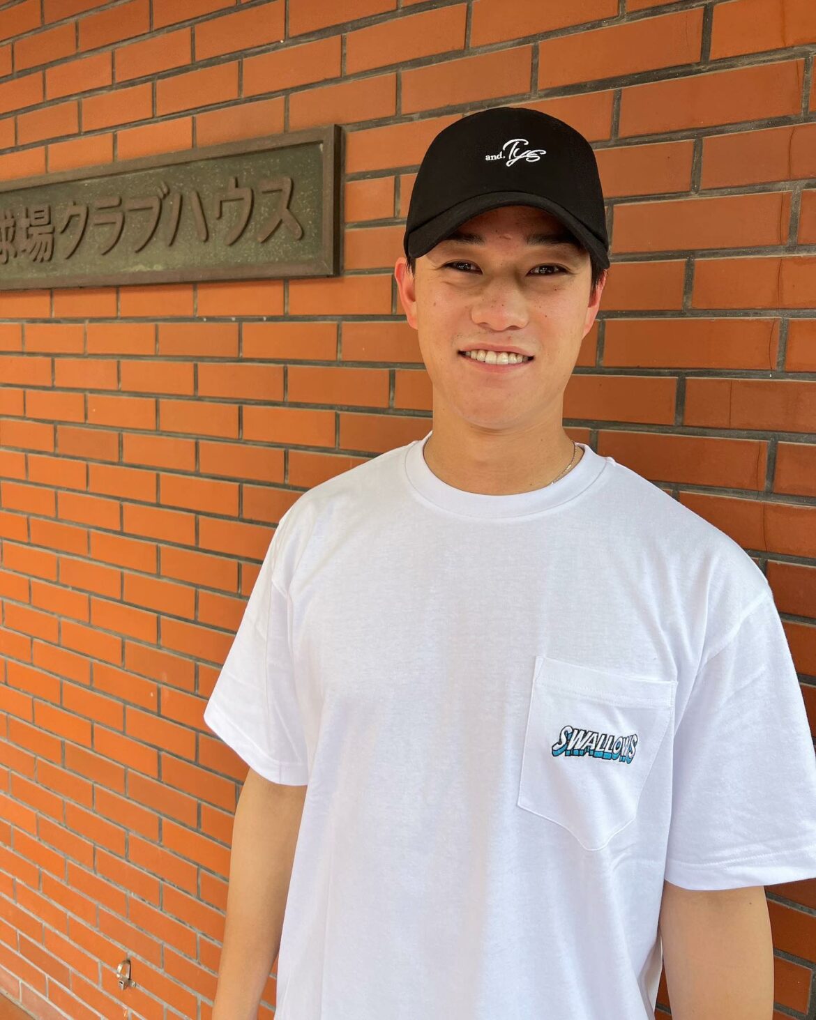 Tokyo-Yakult-Swallows: 18日からの新商品 とっても可愛いTシャツです 選手もお気に入りのTシャツです 高橋選手、原選手着用の、 ポケットTシャツ4500円 大西選手、坂口選手着用…