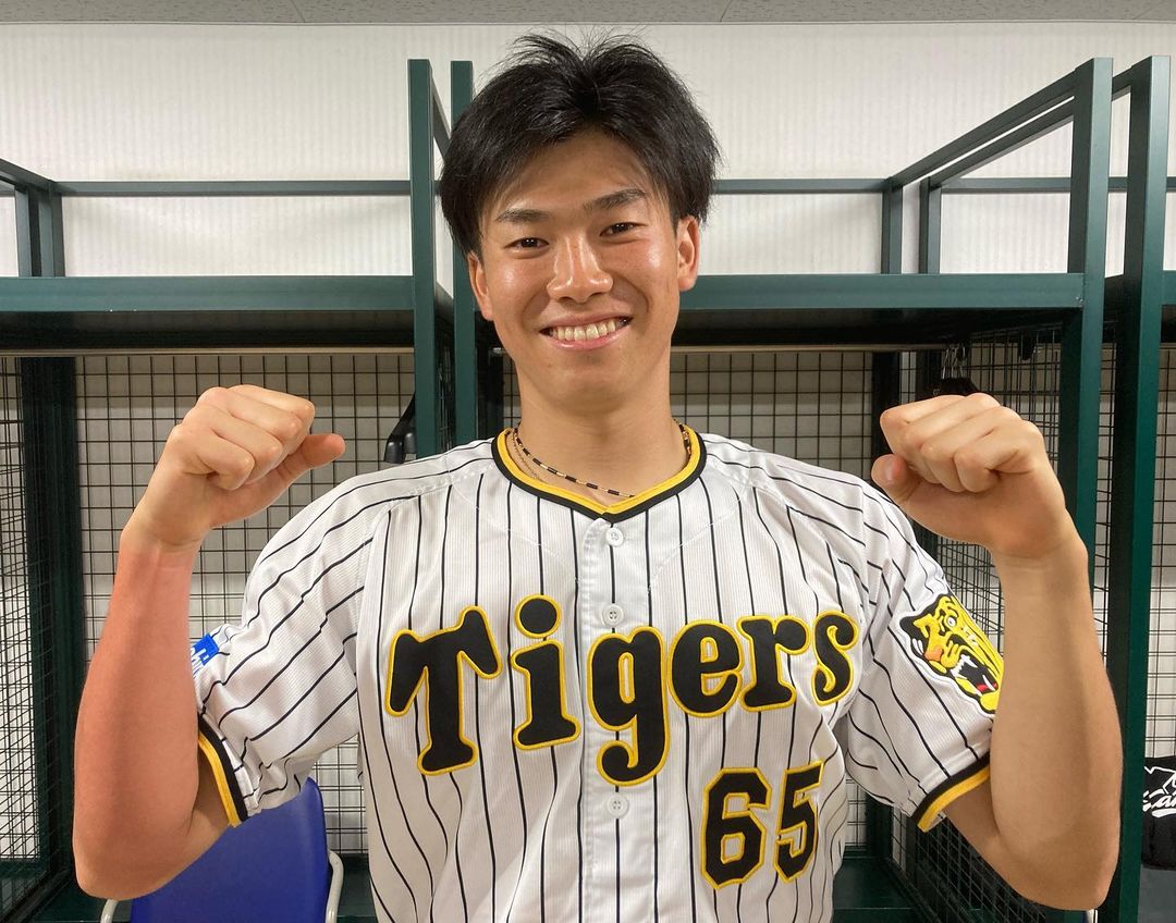 阪神タイガースファンクラブピンバッジ　湯浅投手