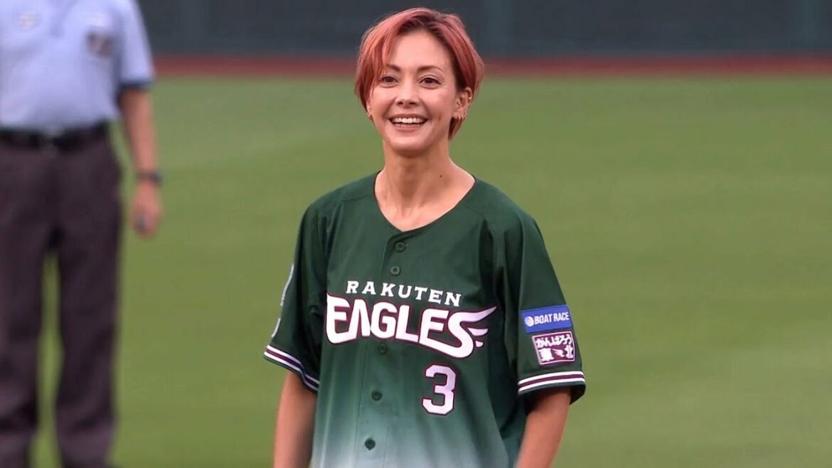 Pacific-League: 【色と番号的には6-3-1】土屋アンナさんの”元気溢れまくり”始球式