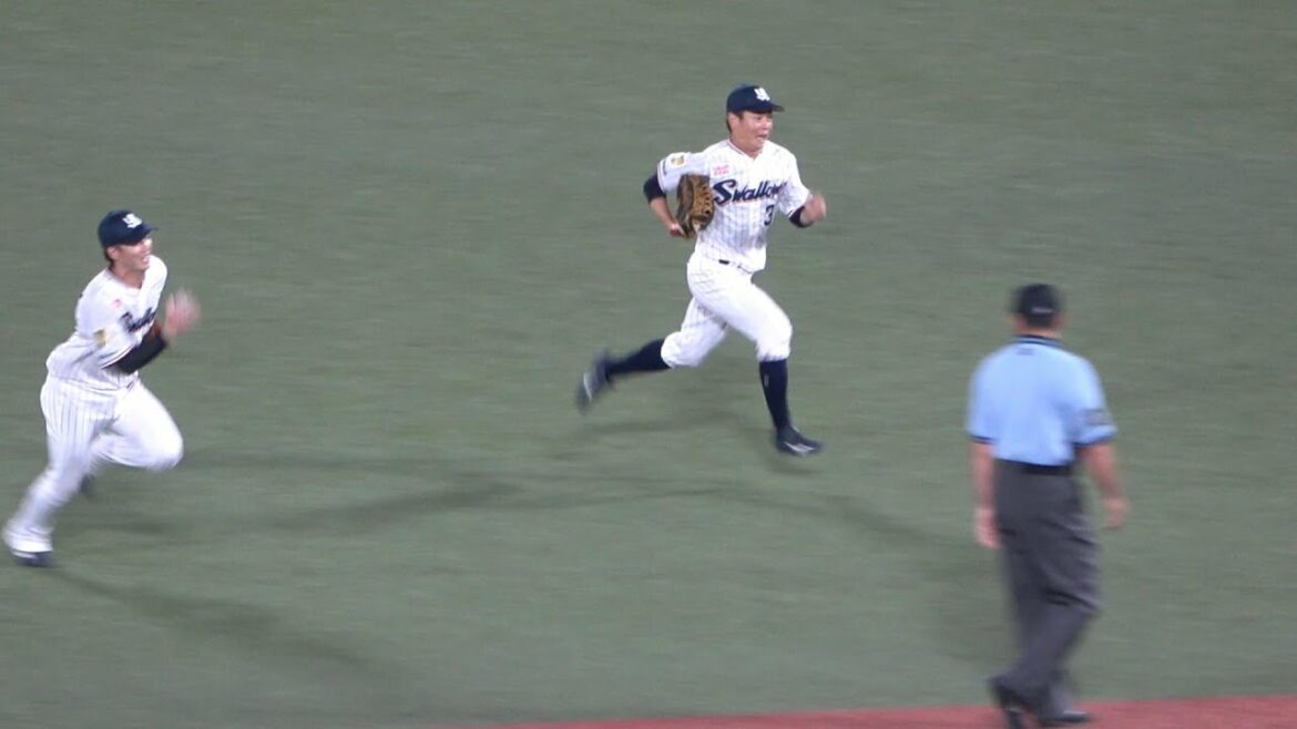 【負けるもんか!】長岡秀樹・山崎晃大朗、急にかけっこを始める!【東京ヤクルトスワローズ】