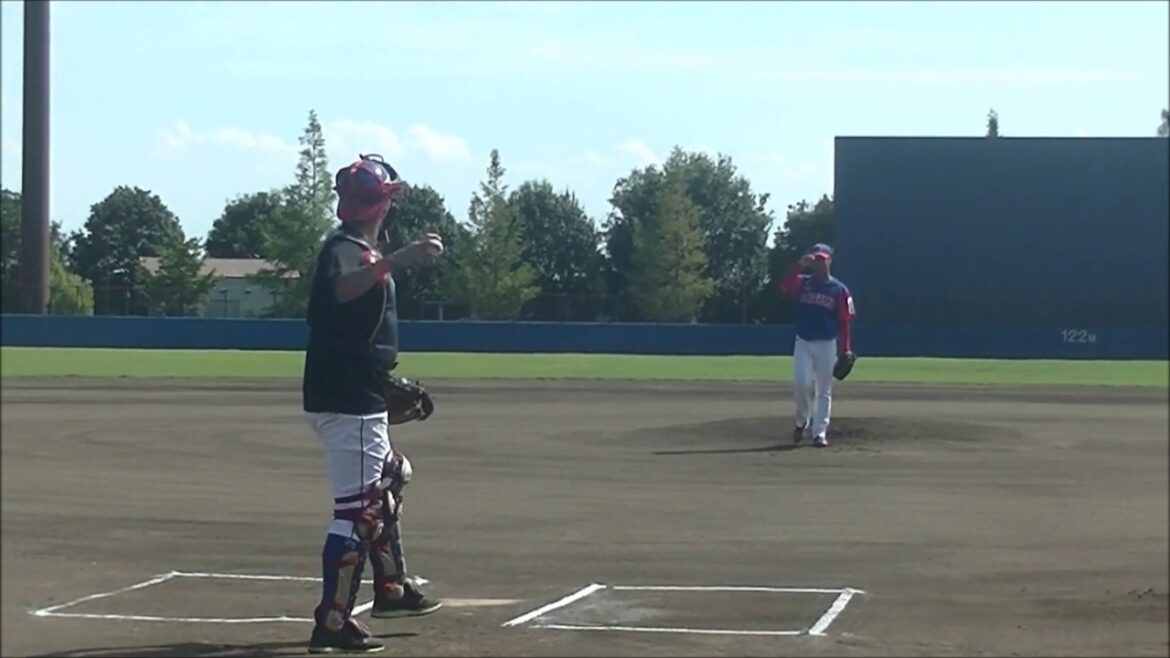 元ベイスターズ・高森勇旗さんが松岡洸希投手(埼玉武蔵ヒートベアーズ)のピッチングを受けました!【野球太郎No.032】