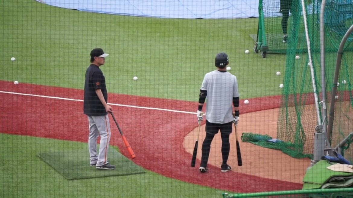 2023/4/21(金) 萩尾匡也、亀井善行 談笑(読売ジャイアンツ)