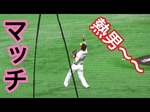 松田宣浩がライトスタンドの声援に応える!! ソフトバンクホークスVSジャイアンツ 日本シリーズ 第2戦