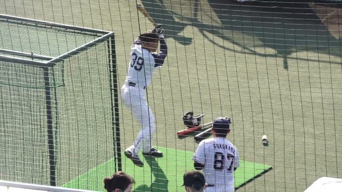 2022/11/12(土) トスバッティング 宮本丈(東京ヤクルトスワローズ)