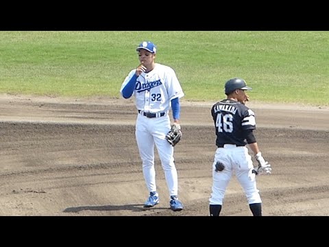 サインを出すショート石垣雅海選手