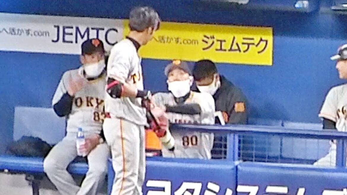 歴代最強キャッチャーから打撃指導を受ける立岡宗一郎選手