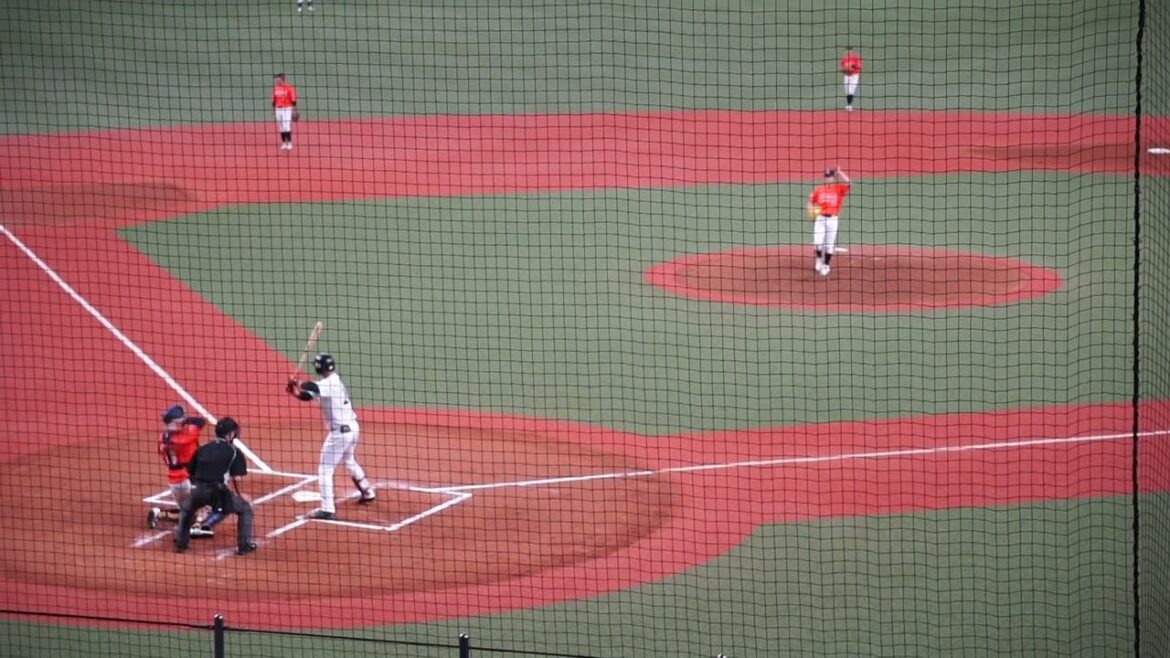 2022/11/5(土) 岡直人(日立製作所) vs 佐藤悠輝(三菱重工West) サード内野安打