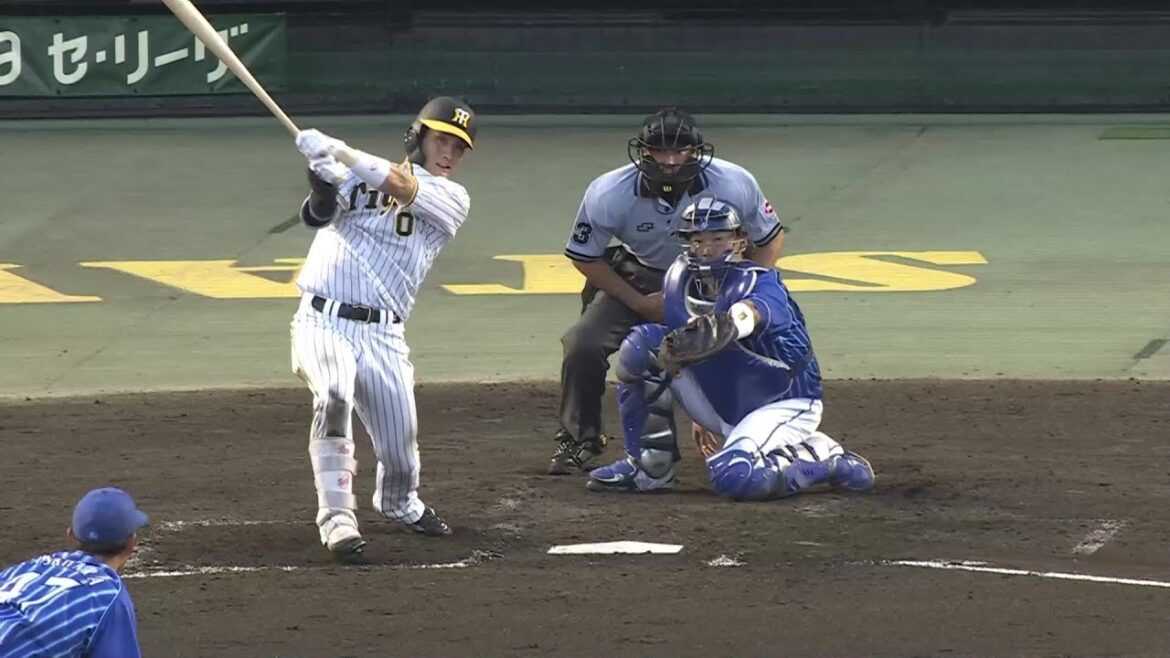 Hanshin-Tigers: 【走者一掃】勝負強い!#木浪聖也 選手のセンターオーバー3点タイムリーツーベースヒットで先制!【2023/7/11T-DB】