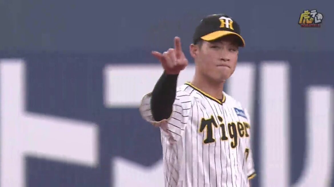 Hanshin-Tigers: 【匠の技】3回表 #木浪聖也 選手が難しいショートバウンドを上手く処理してダブルプレーを完成させる!【2023/8/23T-D】