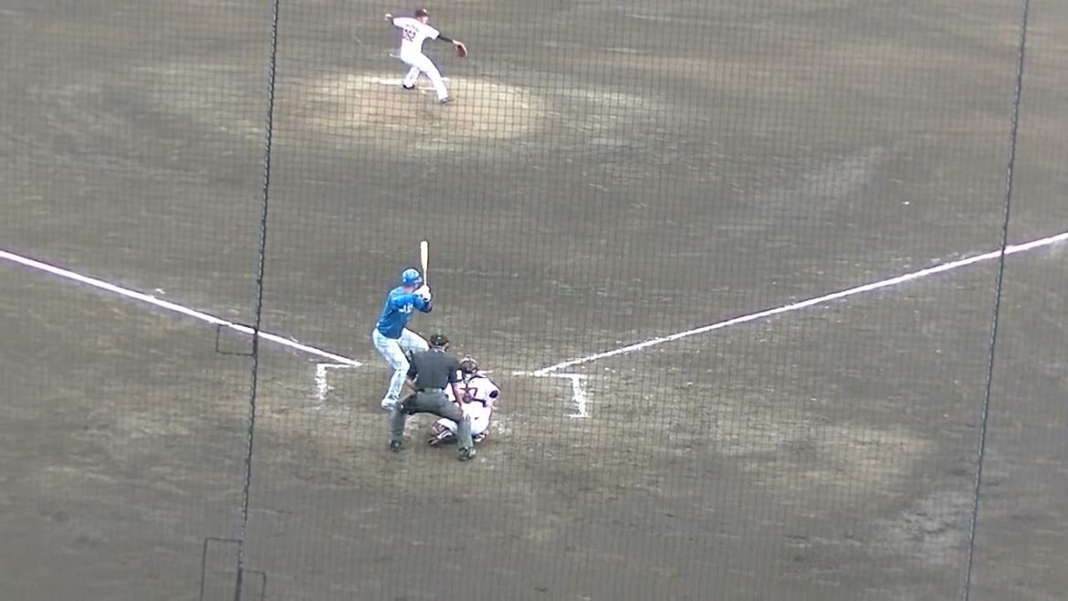 髙濱祐仁の打球抜けるかと思いきや意外と追いつくウォーカーの守備 【読売ジャイアンツ 対 北海道日本ハムファイターズ 2022年3月30日 ジャイアンツ球場】