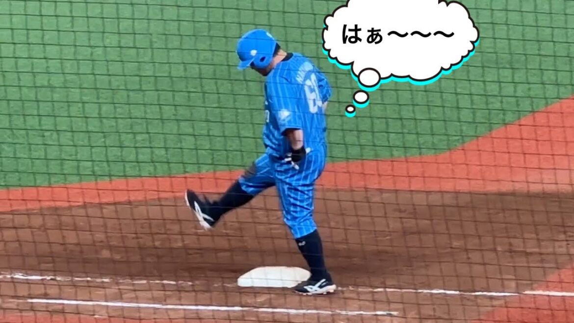 チャンスで凡退し、信じられないぐらいトボトボとベンチに戻るおかわりさん(中村剛也) 【西武vsオリックス】2023/8/23