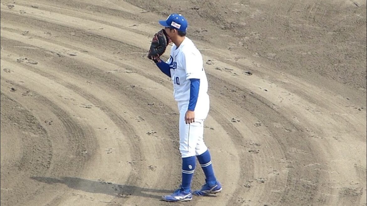 【中日二軍】若竜投手へ声をかける石岡諒太選手