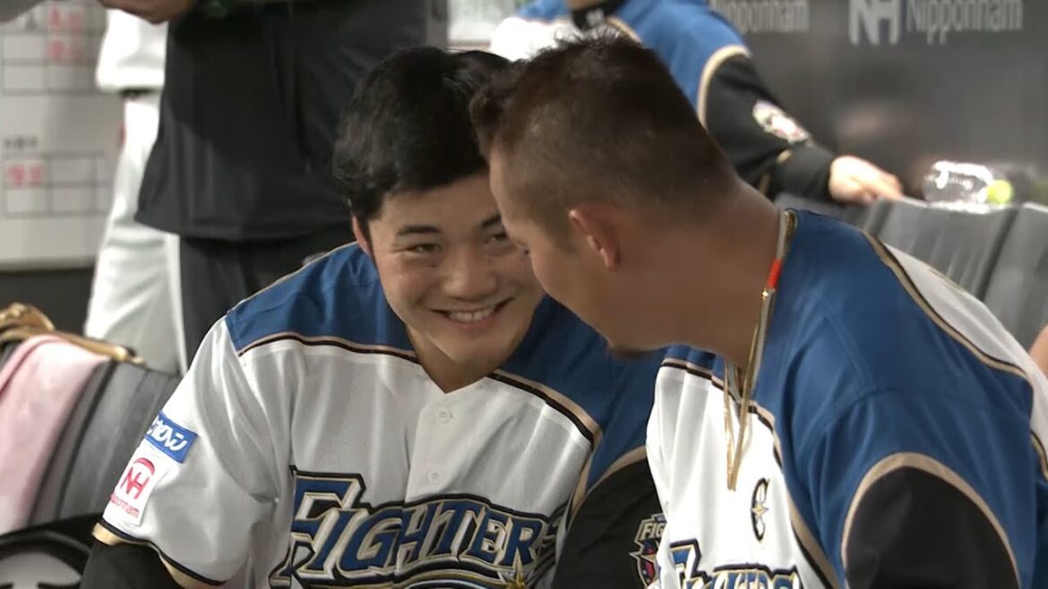 F清宮の『ハニカミ グータッチ』