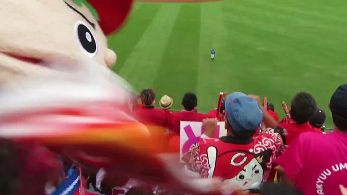 【 広島カープ 菊池涼介8️⃣回 同点スクイズ❗💪】クライマックスシリーズ 第1戦 対DeNAベイスターズ 2023.10.14