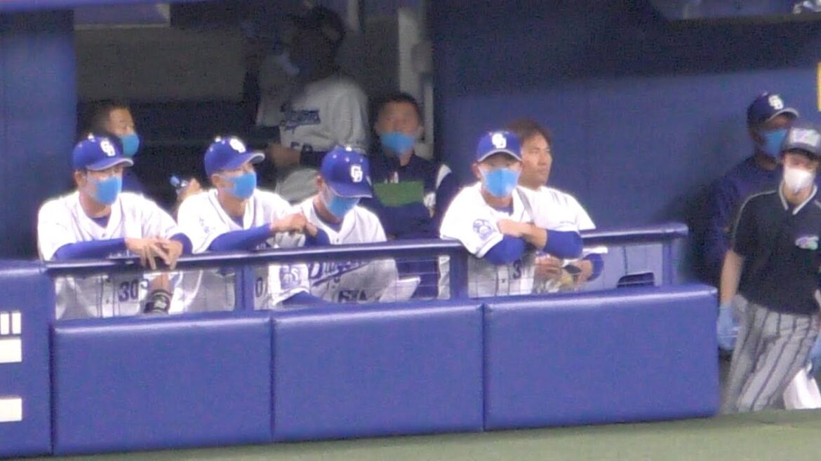 三好大倫 髙松渡 桂依央利 三ツ俣大樹 平田良介 試合中のベンチ【中日ドラゴンズ 2021年 プロ野球 オープン戦】
