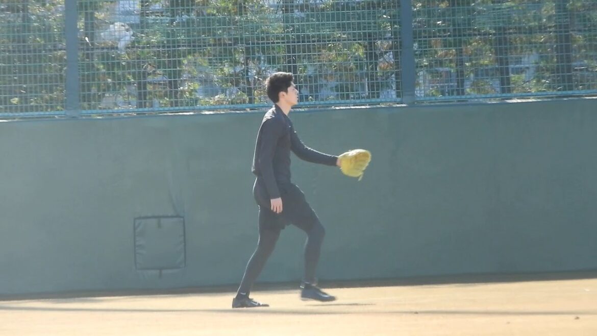 20.1.9　佐々木朗希-本前郁也フォーム　千葉ロッテ自主トレ（ロッテ浦和）