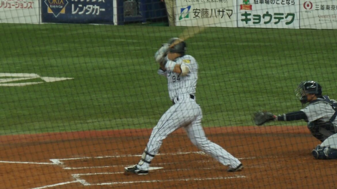 阪神タイガース 原口文仁 バッティングフォーム&バッティング スローモーション（ライトへの二塁打）