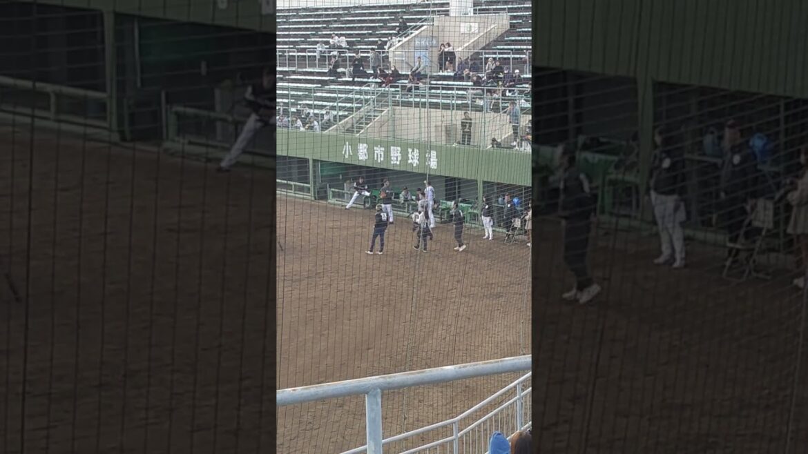 草野球でもストレッチを欠かさない奥村政稔投手