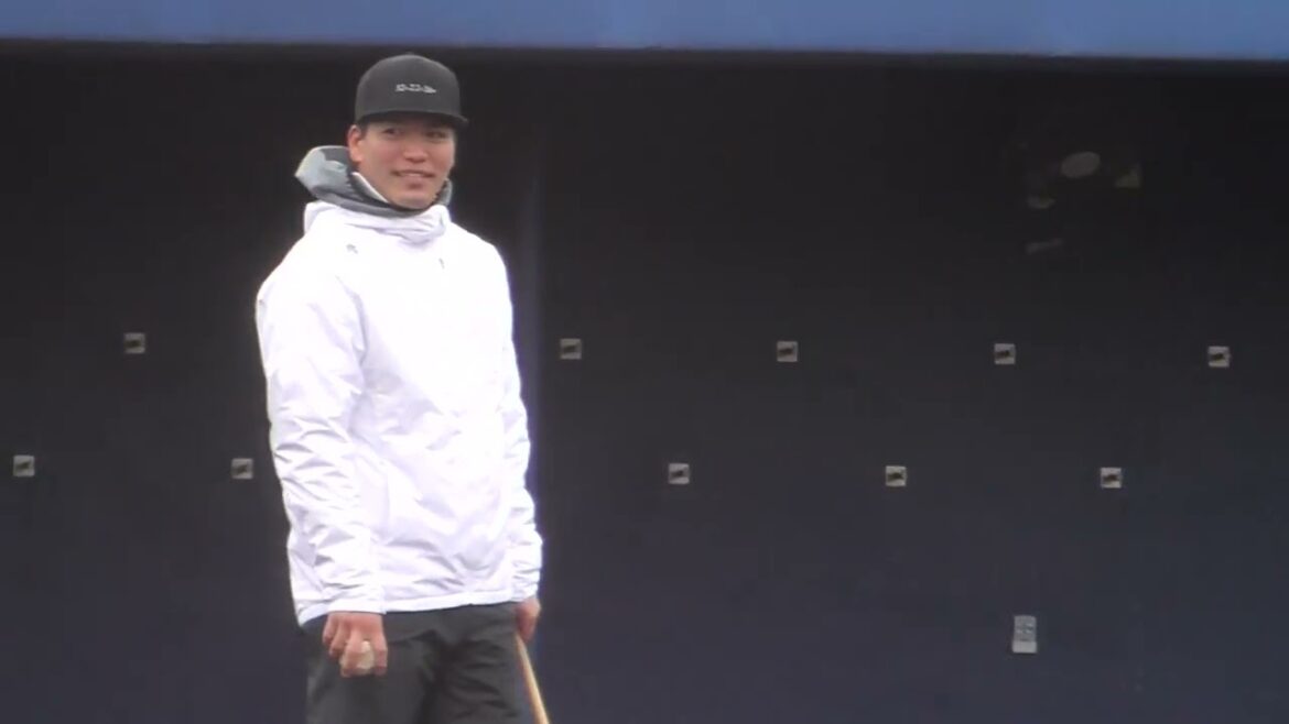 2023年1月 横浜DeNA 新人合同自主トレーニング 高城 俊人１軍チームサポートスタッフのノック