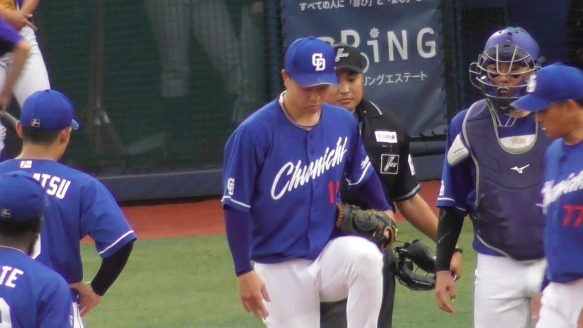 またも左足先にピッチャー返しをくらった高橋宏斗。心配して皆マウンドに集まるが次の打者をセカンドゴロで難なく3回裏を終える(2023/9/23)