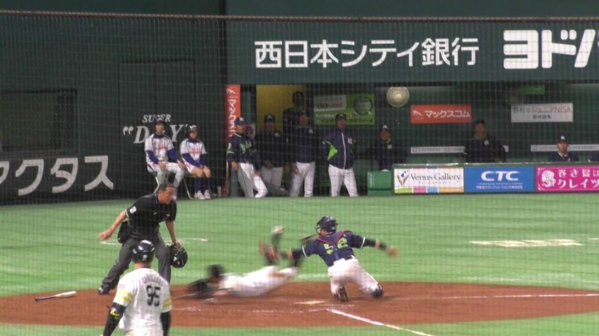 スローあり）ソフトバンク 川島慶三 神技ヘッドスライディング！2016.3.12