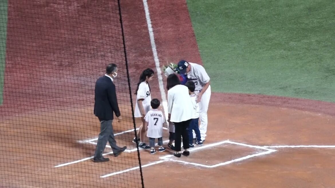 2022/10/3(月) 最終戦セレモニー 内川聖一選手への花束の贈呈