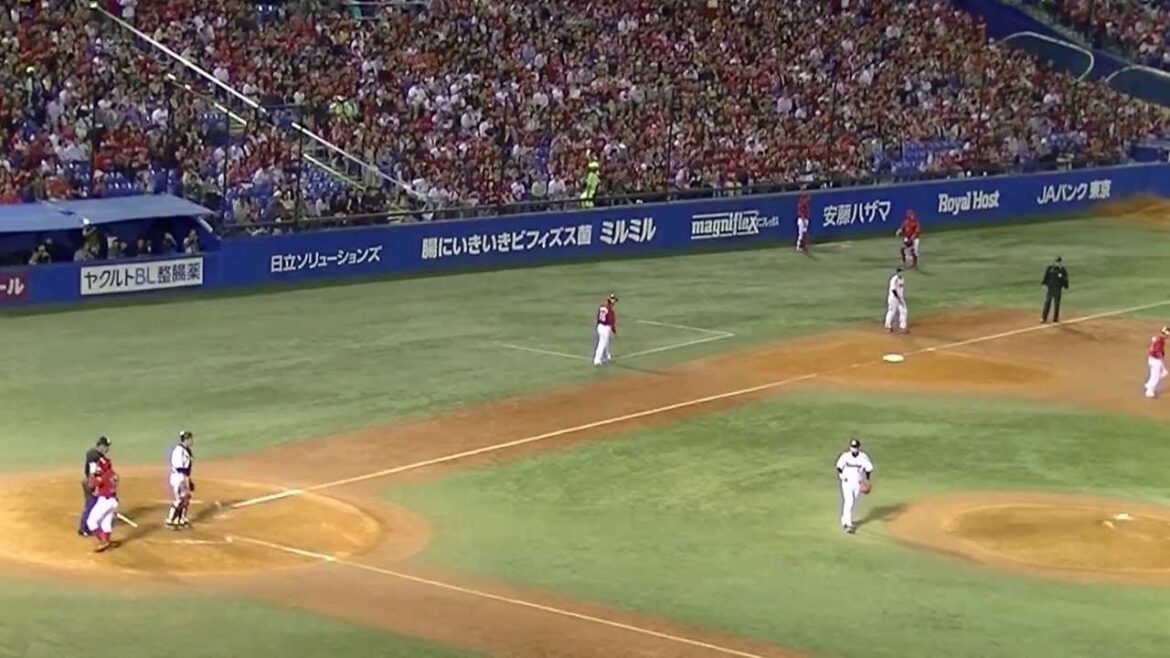 石山泰稚 2死1,2塁で菊池涼介を空振り三振に抑える 20130928