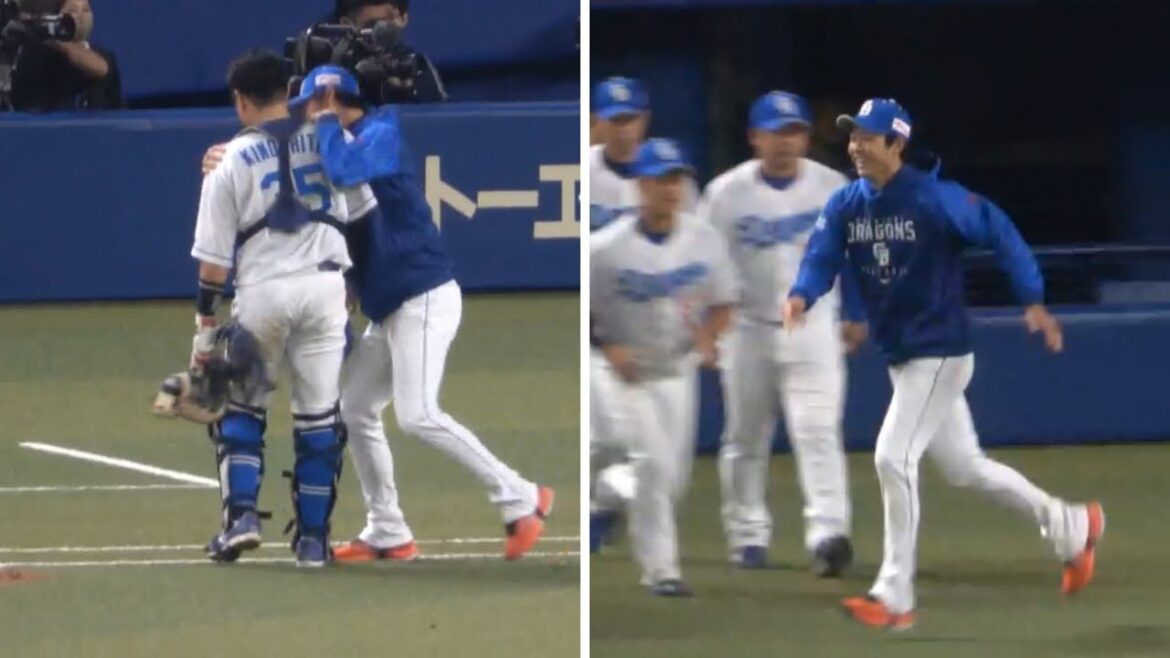 【高橋宏斗】女房役でタイムリーも打ってくれた木下を見つけ、笑顔で駆け寄り肩を掴む！