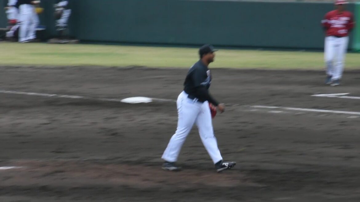 2020年2月9日　マリーンズ新外国人サントスのピッチング