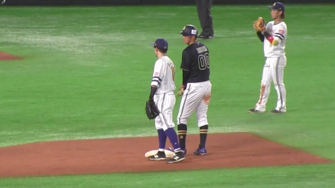 トレードからたった4日の石岡諒太とお話する牧原大成  2022.7.12