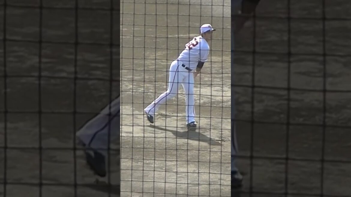 ジャイアンツ秋季練習 北村拓己のキャッチボール姿 2023年10月22日