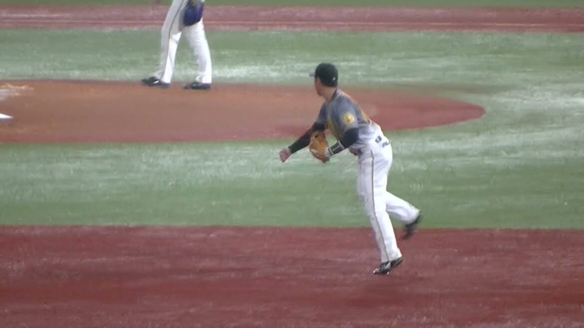 中村の打球 阪神 山本 泰寛のサード守備 【2021年7月6日 ヤクルトスワローズ対 阪神タイガース】