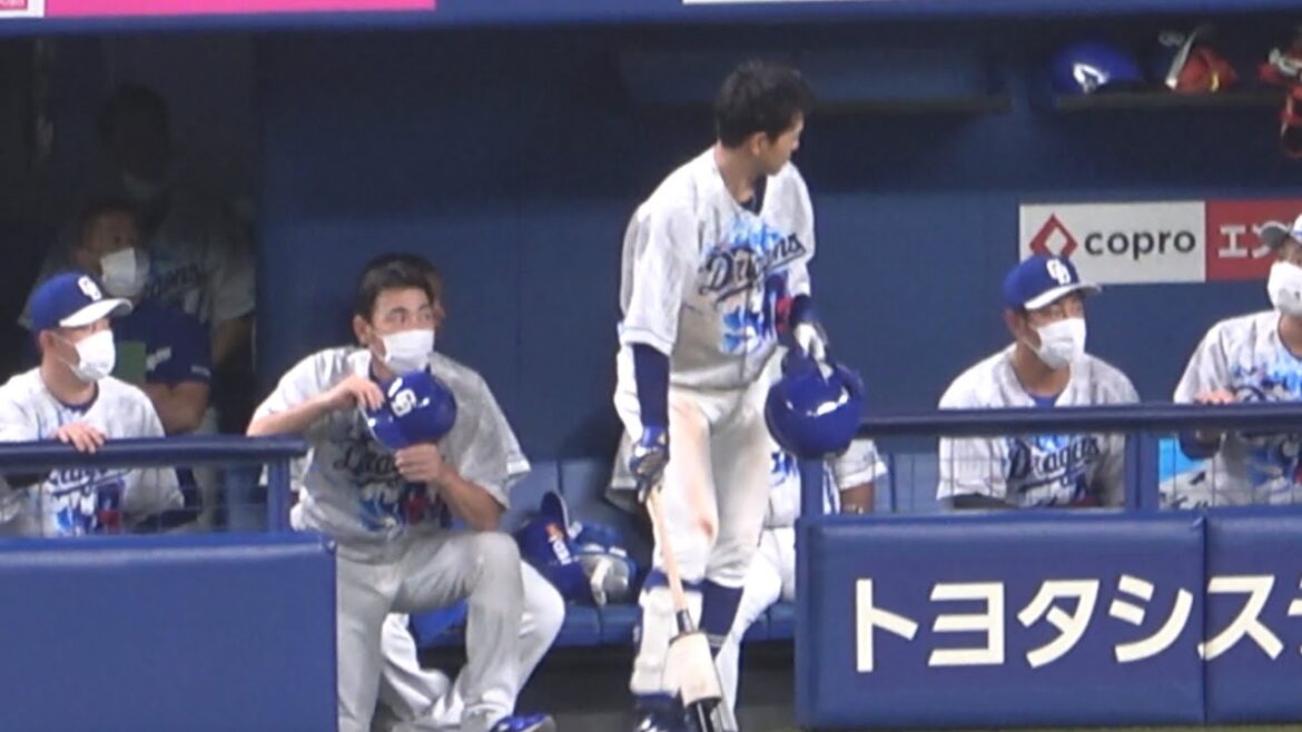 ベンチの階段でコケた高橋周平「誰にもバレてないよな…？」 (2022/07/10)