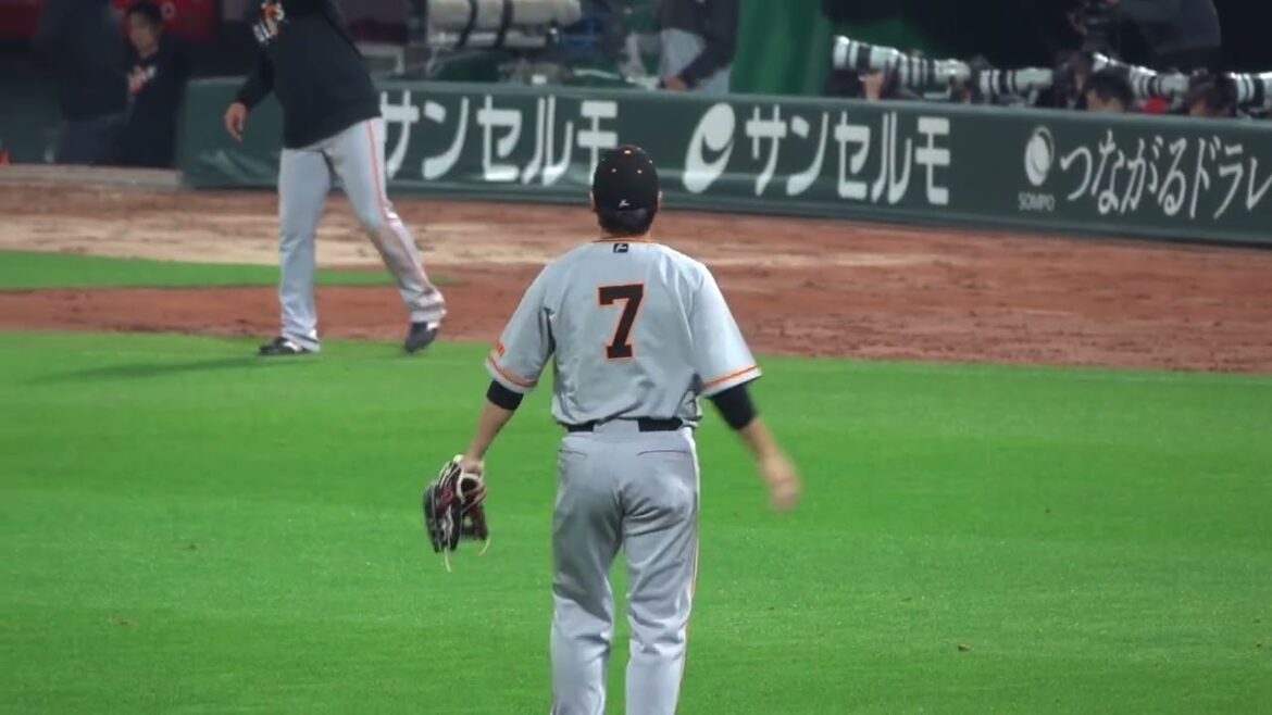 カープファンからも大声援！レフトの守備につく長野久義(愛されている)｜広島東洋カープvsジャイアンツ