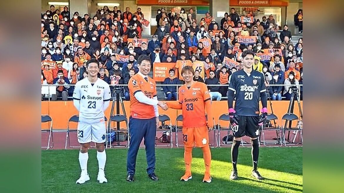 岩崎優「小さい頃からサッカーといえば清水エスパルス」ユニホーム発表にサプライズ登場 岩崎優「小さい頃からサッカーといえば清水エスパルス」ユニホーム発表にサプライズ登場