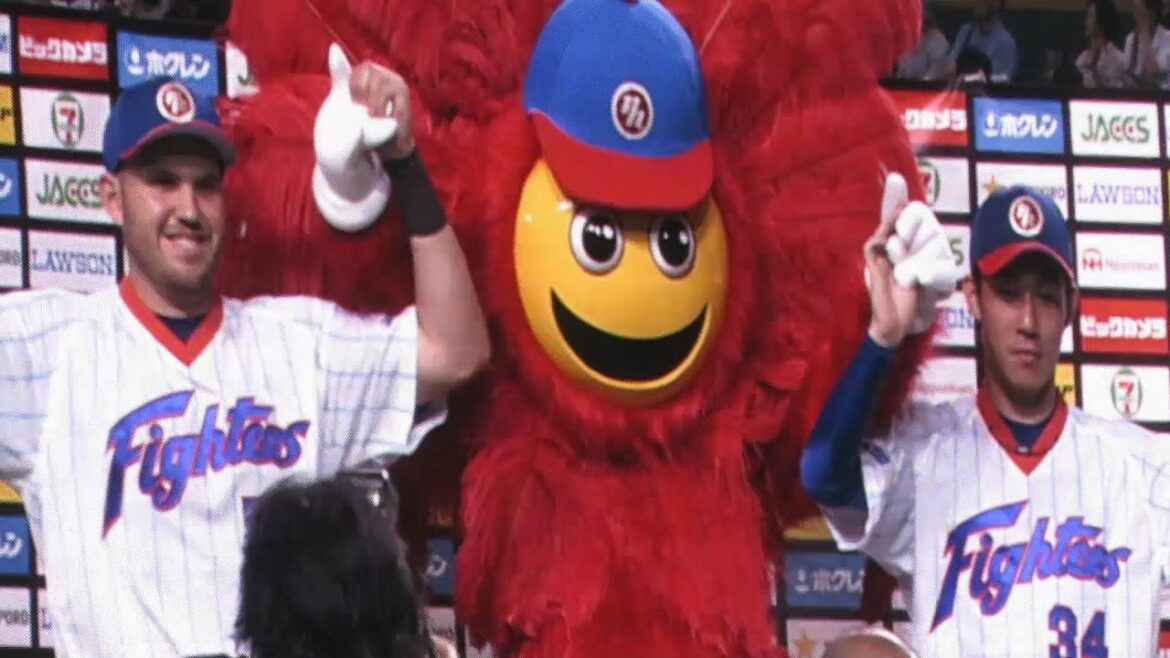 2015年8月7日　吉川光夫・「スシダイスキ」レアードのお立ち台（北海道日本ハムファイターズ）