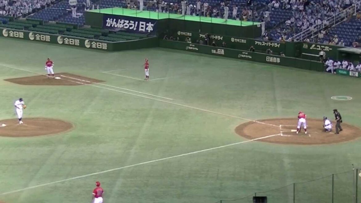 岡田雅利(大阪ガス) 2死1,2塁のピンチで二塁走者を牽制で刺す 20130716