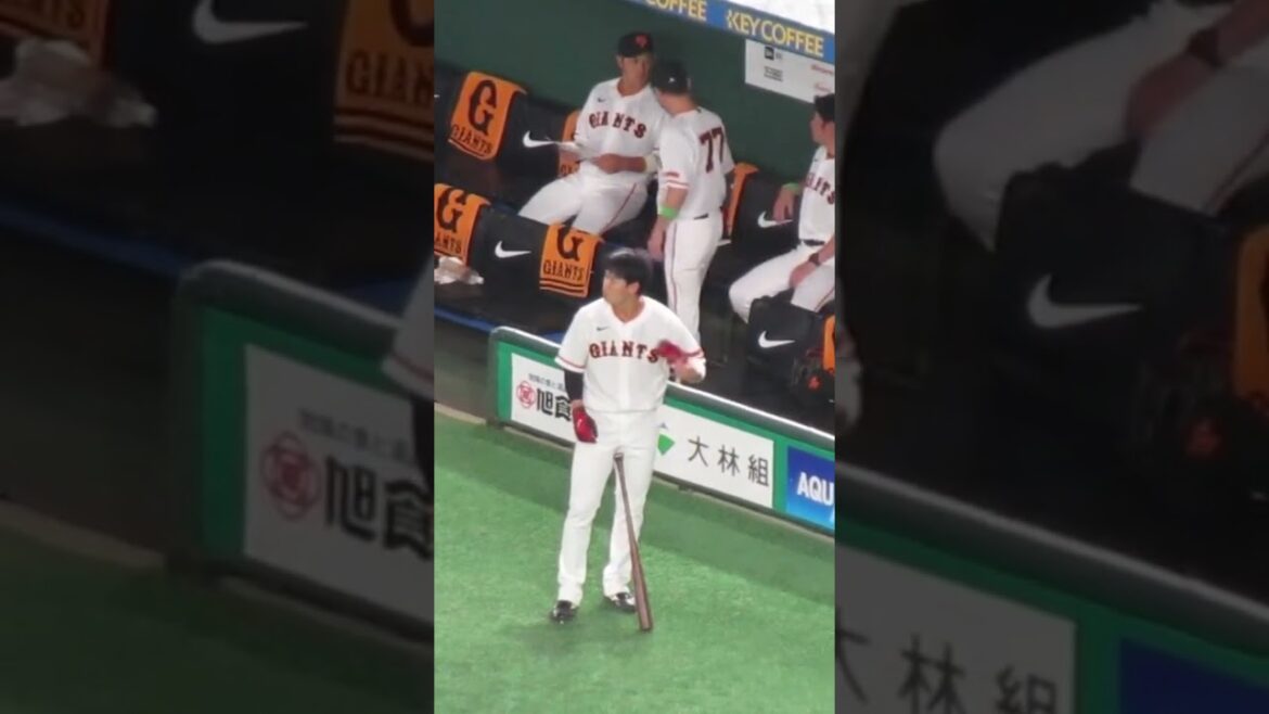 試合前ベンチ前で素振りをする中山礼都〜2023年6月2日読売ジャイアンツ対 日本ハムファイターズ