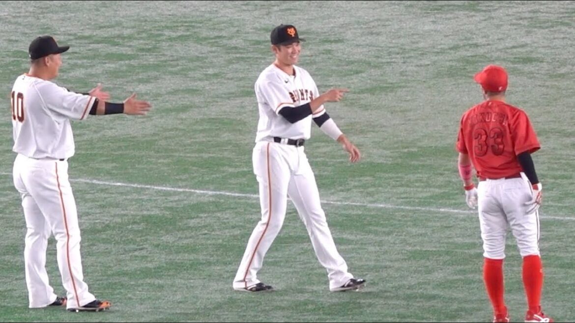 前日トリックプレーを魅せた菊池と楽しそうに談笑する中田翔&坂本勇人