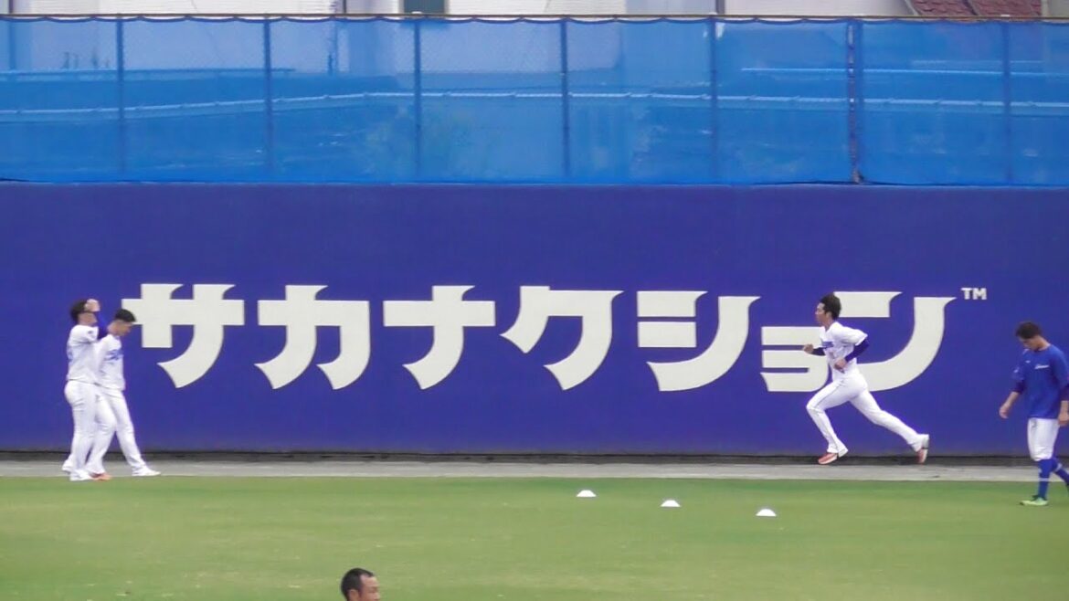 高橋宏斗が近寄ると人だかりが出来るナゴヤ球場。ポール間走ですぐお腹が痛くなったりするが帽子を脱ぎ捨て走る様子(2023/11/12)